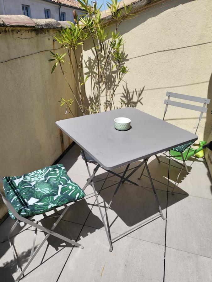 La Dolce Vita Nimoise Terrasse 100 M Des Arenes Nimes Exterior photo